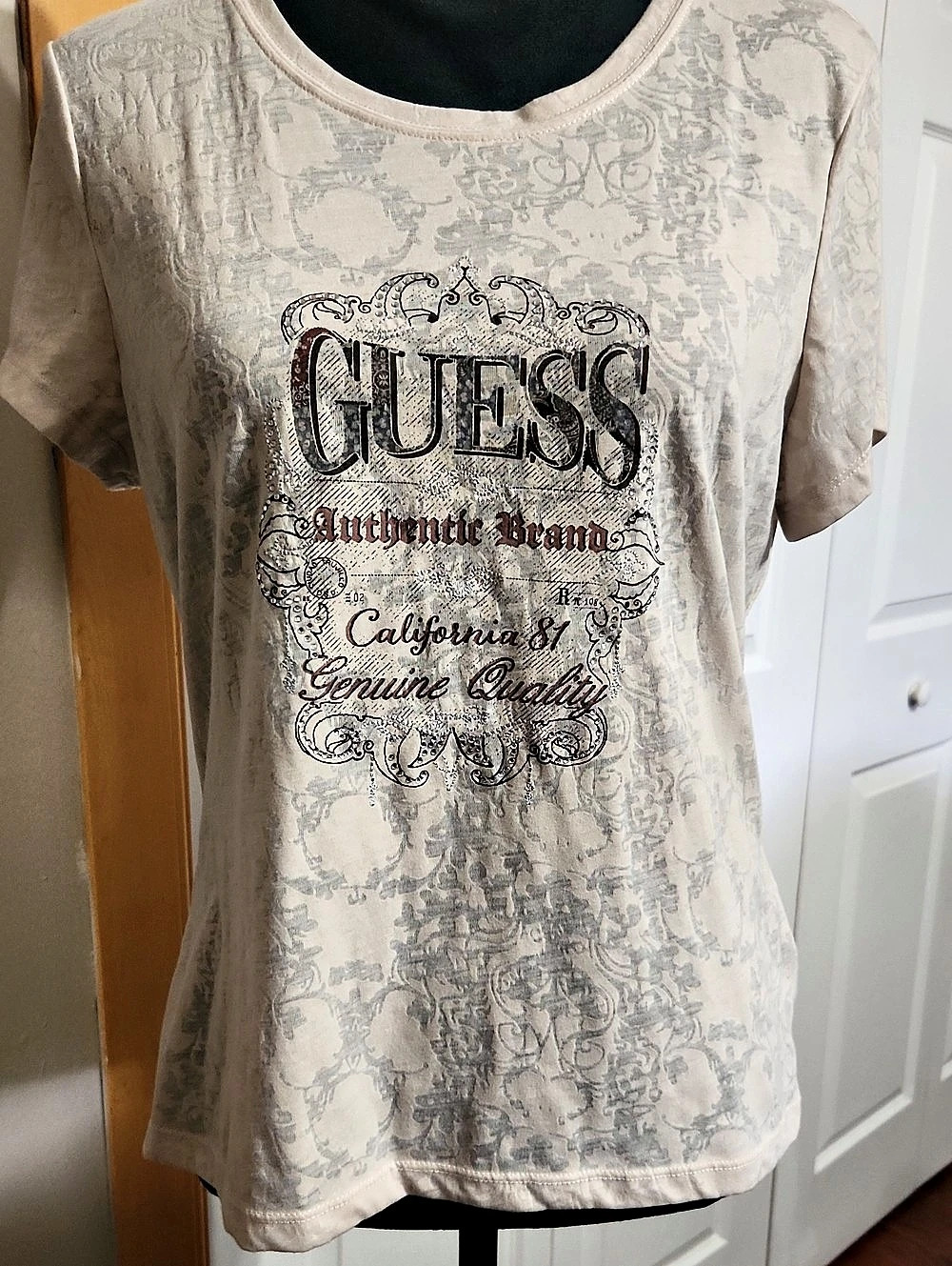 Vintage GUESS Graphic Short Sleeve Tee in Cream